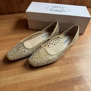 Steve Madden gold metallic ballet flats with star laser, size 8